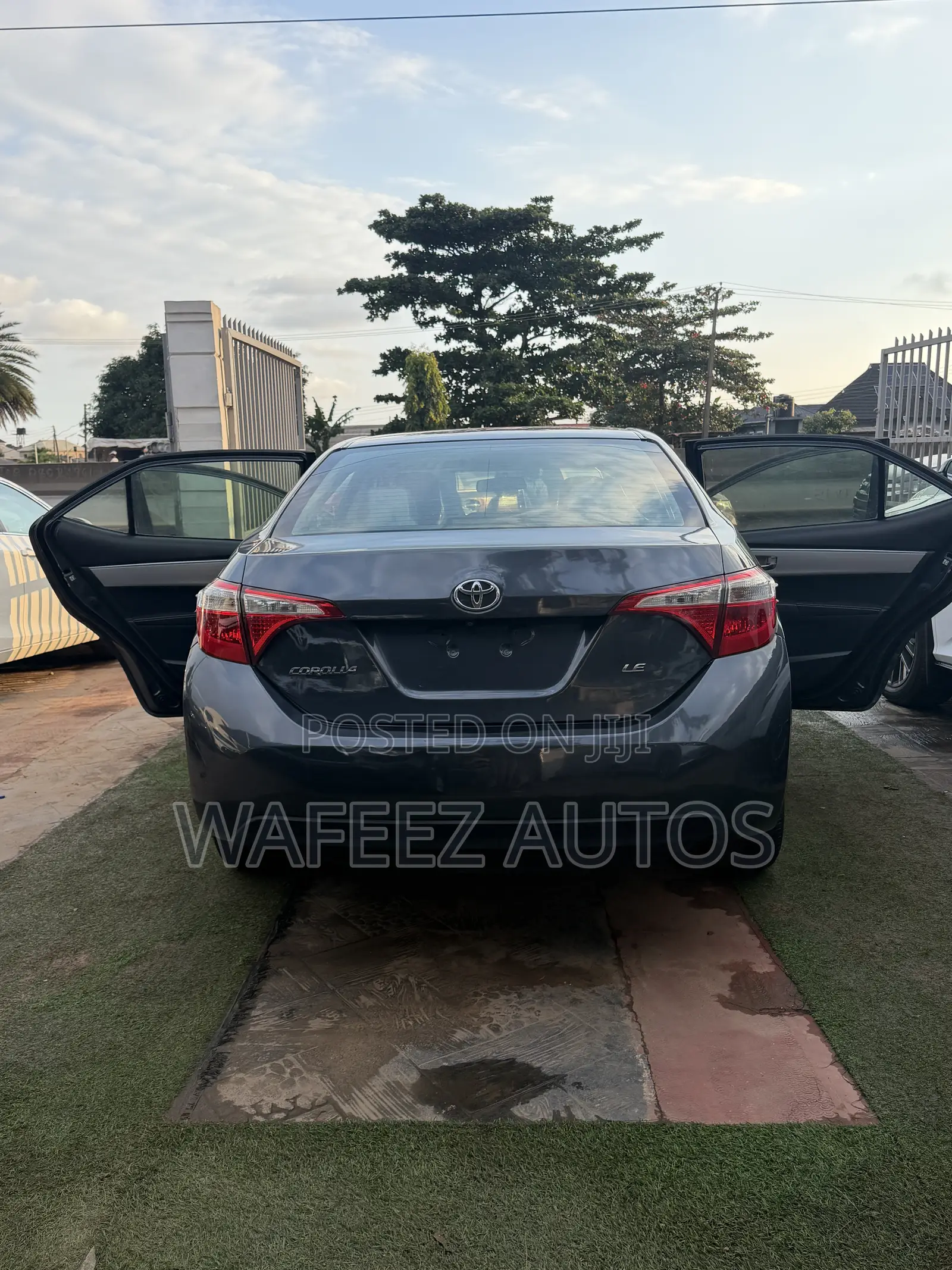 Toyota Corolla LE 4dr Sedan (1.8L 4cyl CVT) 2015 Gray