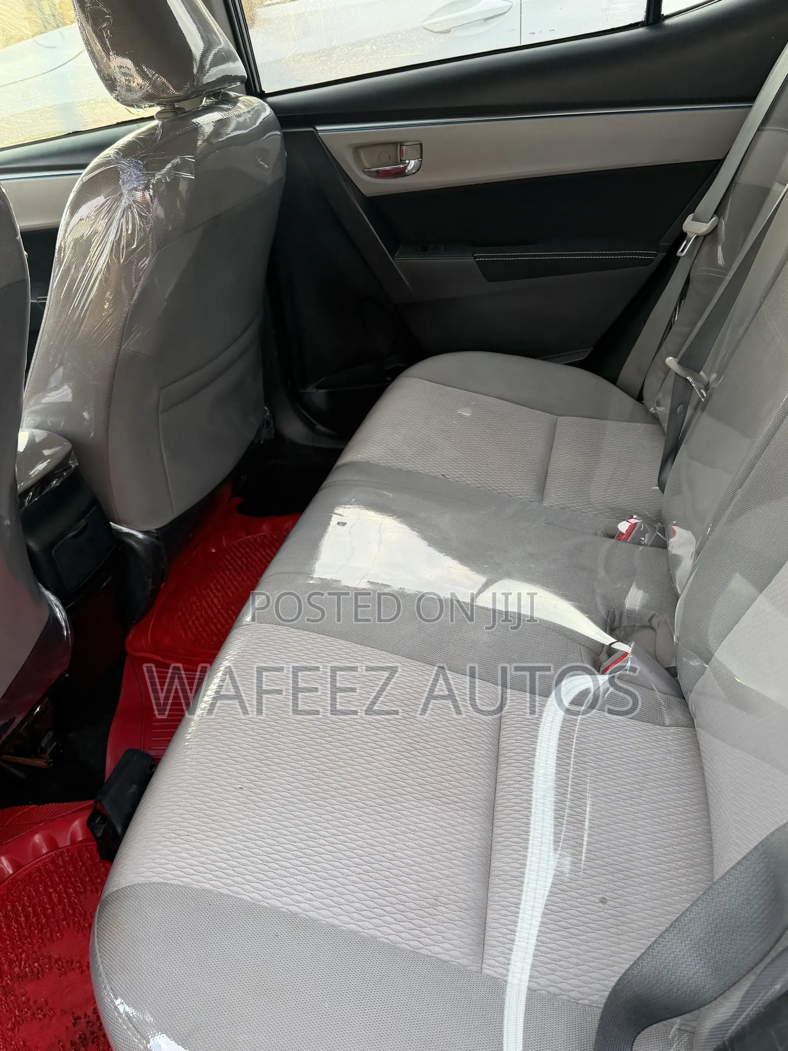 Toyota Corolla LE 4dr Sedan (1.8L 4cyl CVT) 2015 Gray