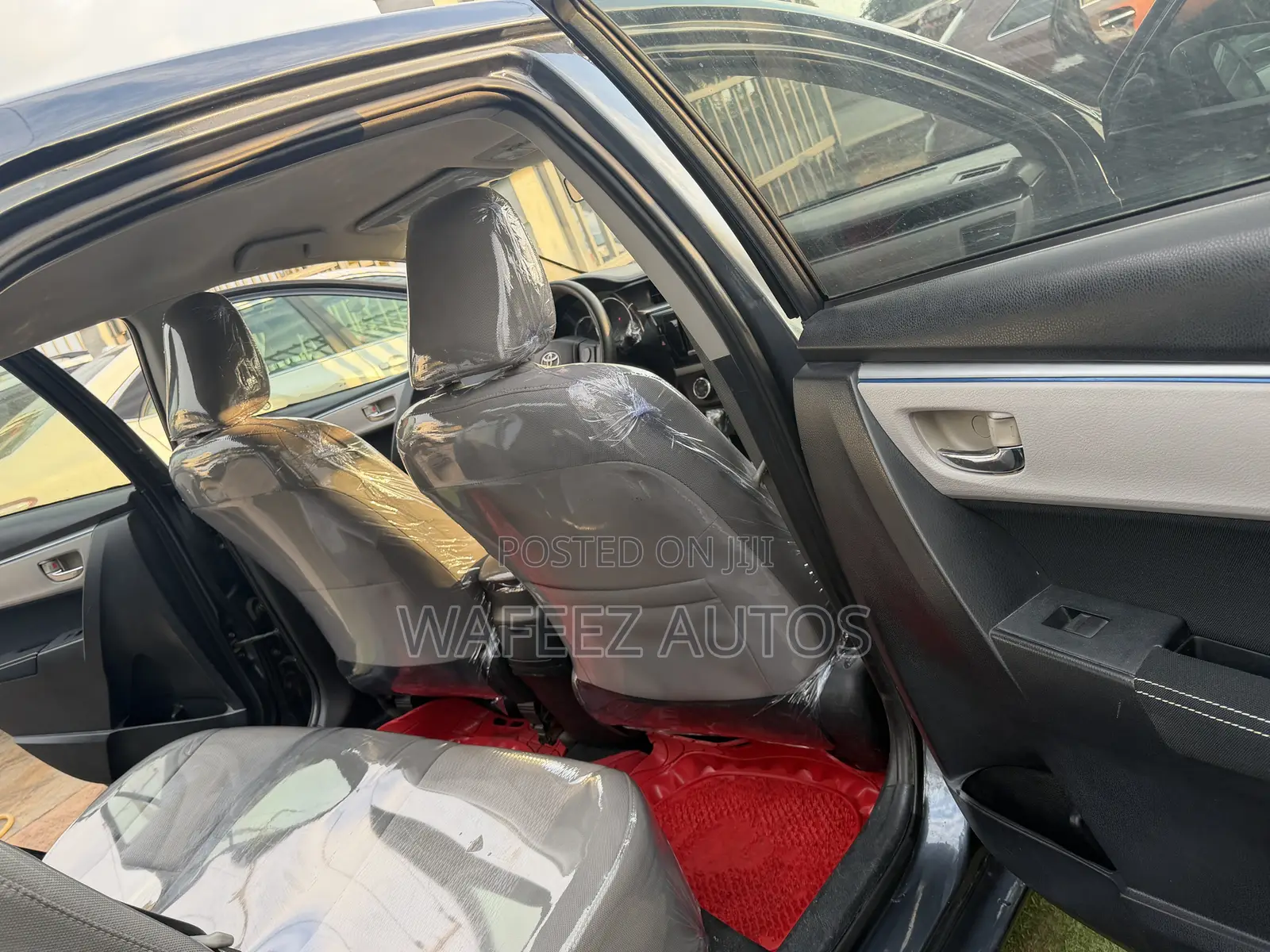 Toyota Corolla LE 4dr Sedan (1.8L 4cyl CVT) 2015 Gray