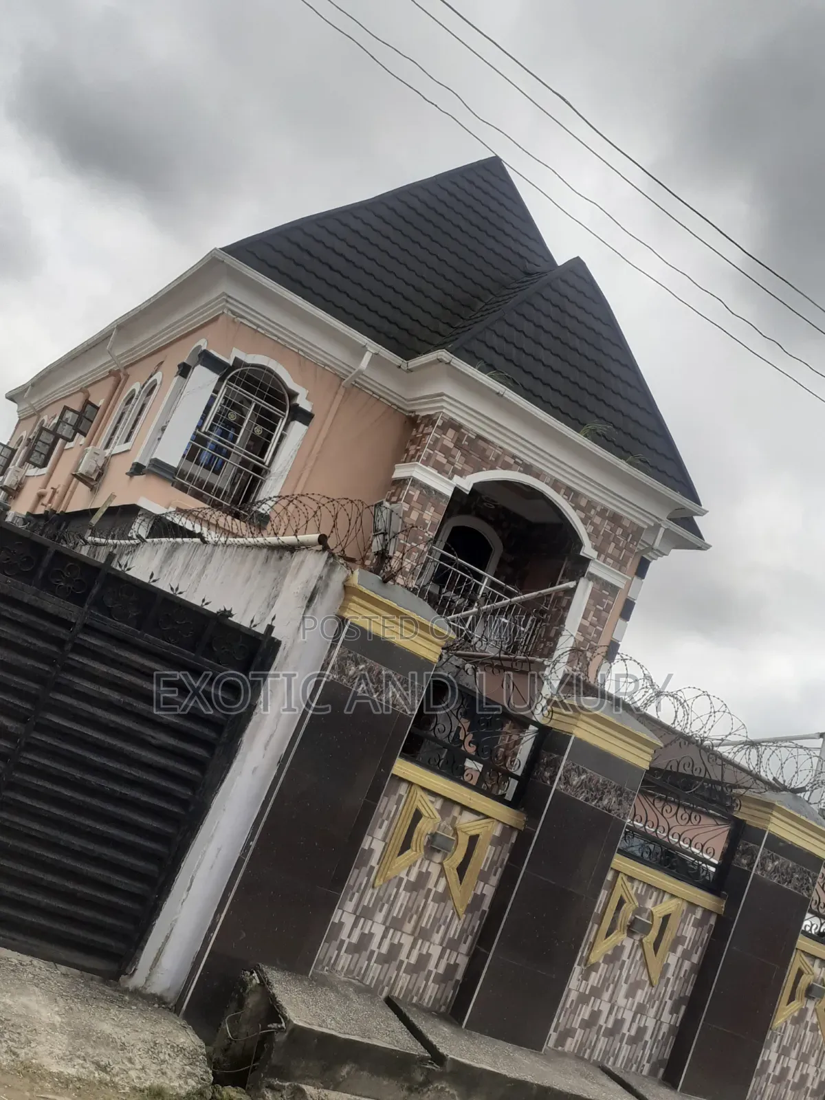 Mini Flat in Adekunle for rent
