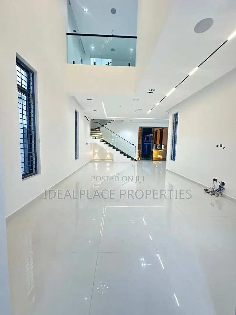 5bdrm Duplex in Lekki Phase 1 for sale