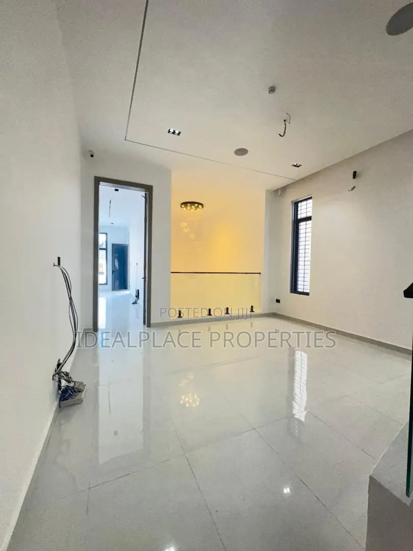 5bdrm Duplex in Lekki Phase 1 for sale
