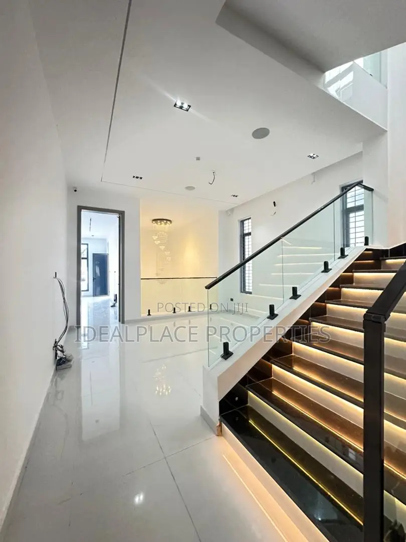 5bdrm Duplex in Lekki Phase 1 for sale