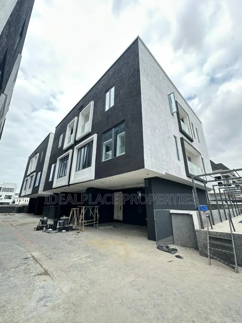 5bdrm Duplex in Lekki for sale