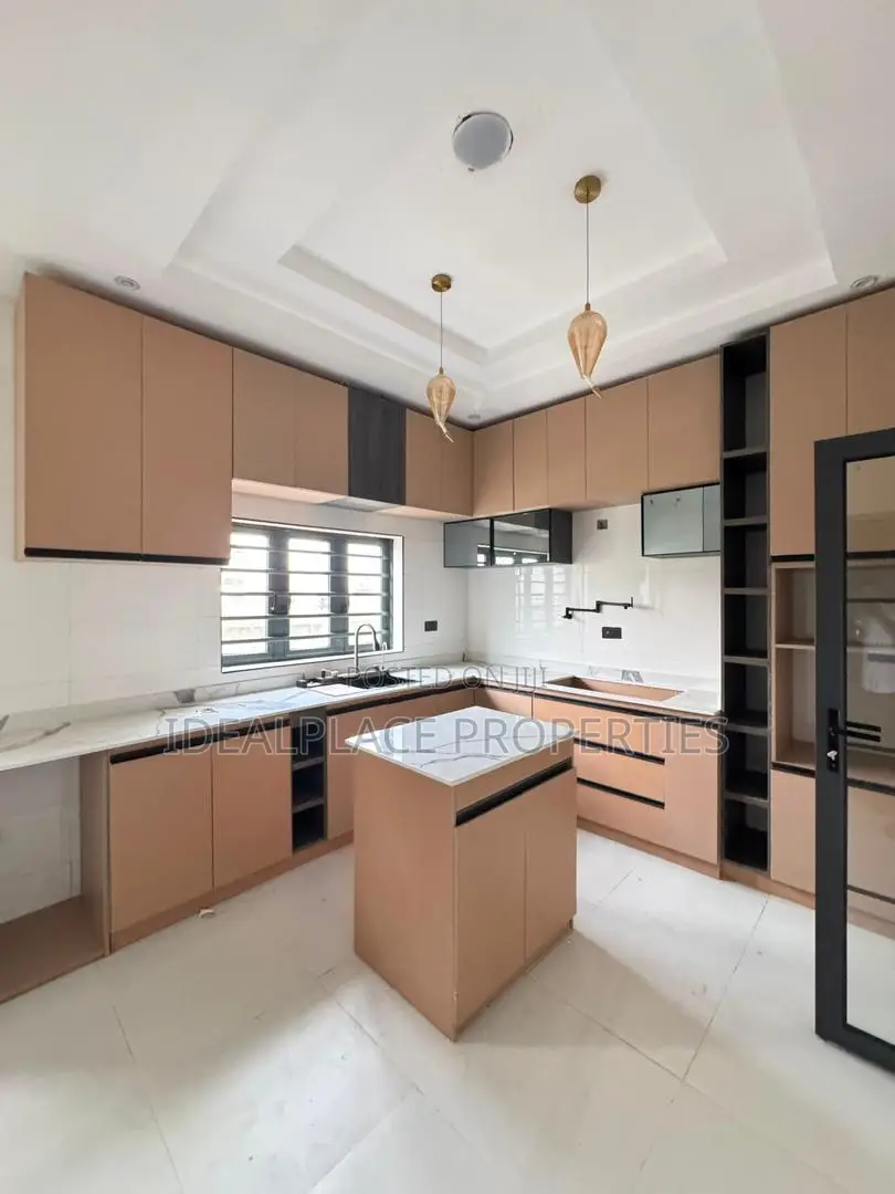 6bdrm Duplex in Surulere for sale