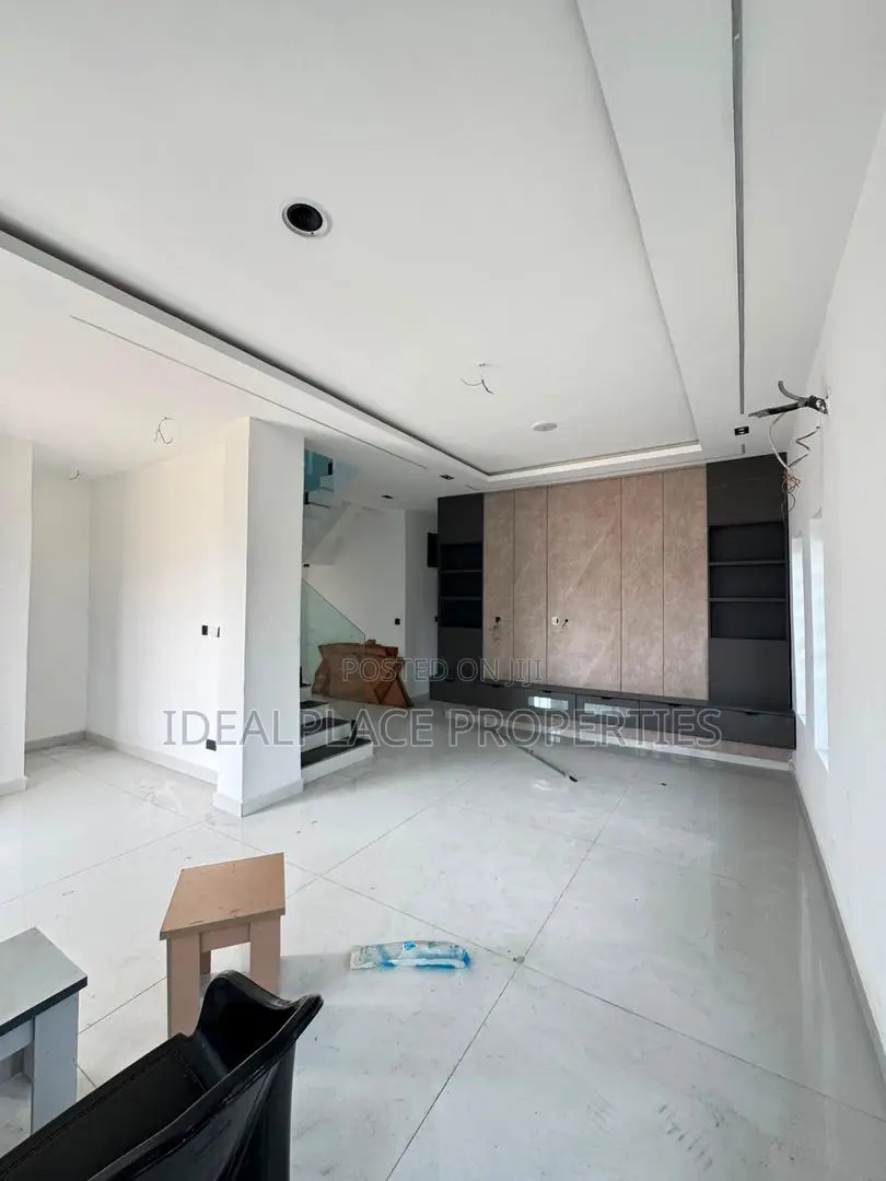 6bdrm Duplex in Surulere for sale