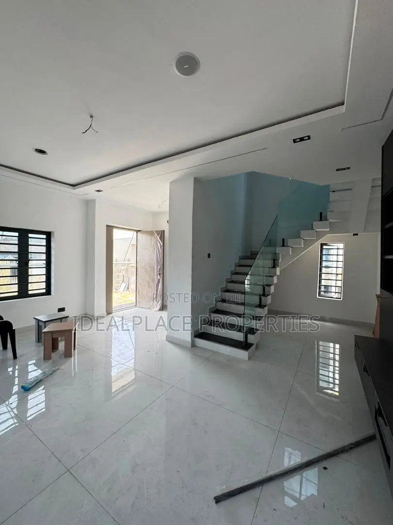 6bdrm Duplex in Surulere for sale