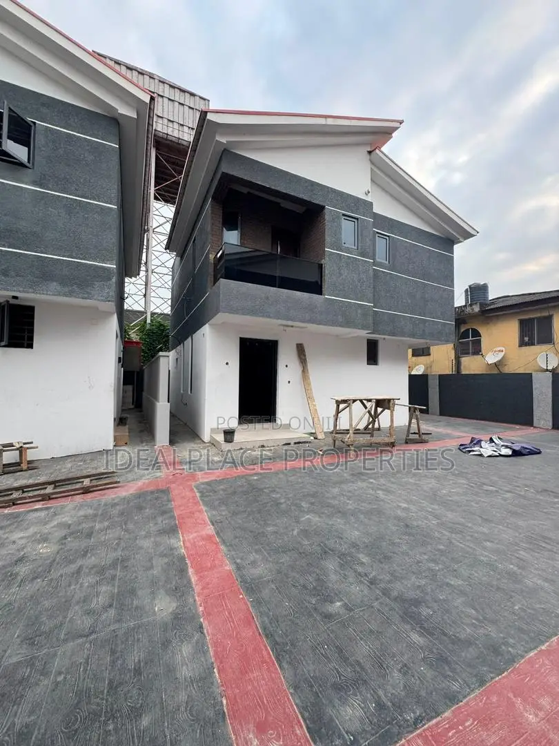 4bdrm Duplex in Surulere for sale