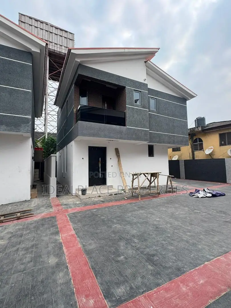 4bdrm Duplex in Surulere for sale