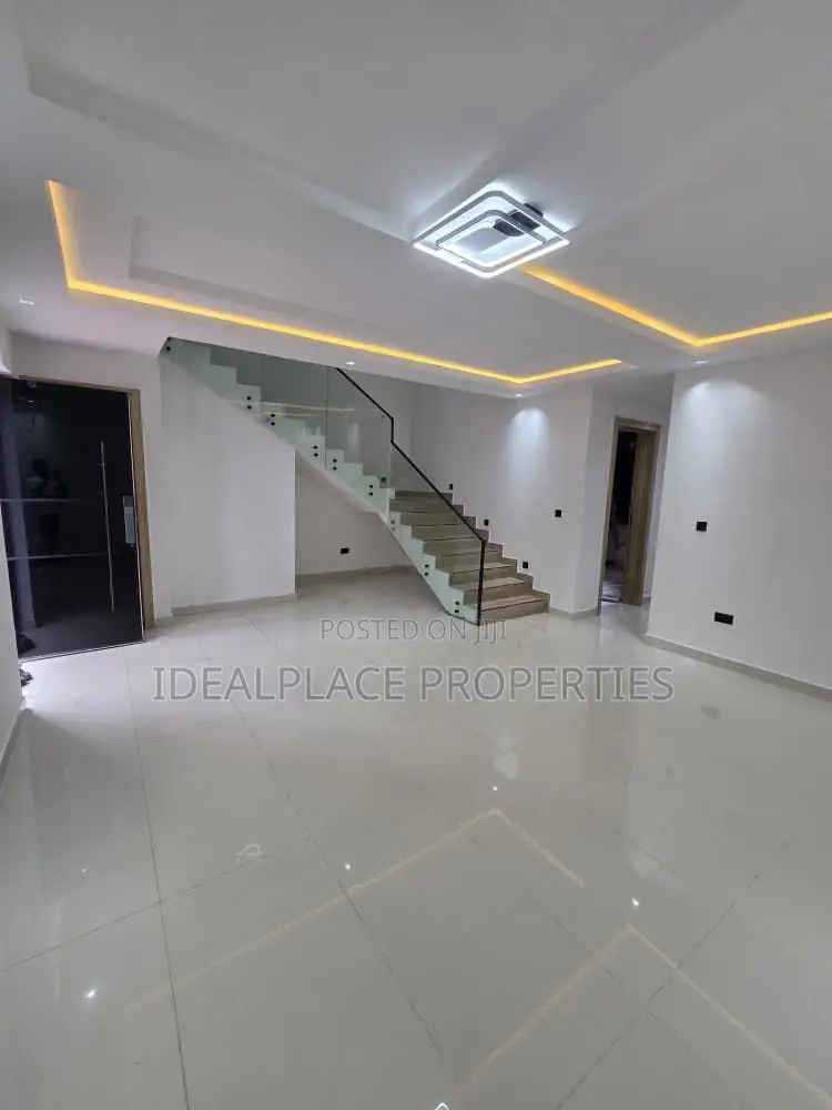 4bdrm Townhouse/Terrace in Opebi for sale