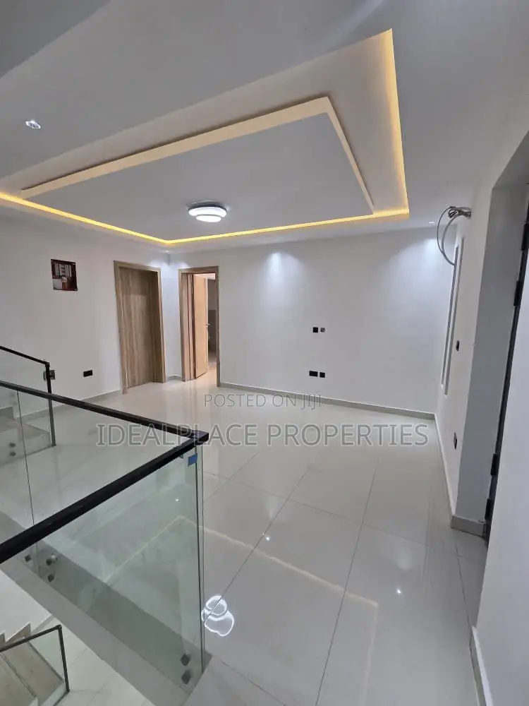 4bdrm Townhouse/Terrace in Opebi for sale