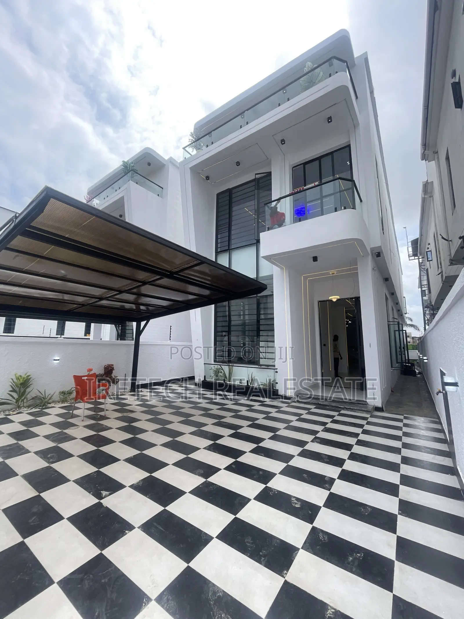 5bdrm Duplex in In A Gated Estate, Off Lekki-Epe Expressway for sale