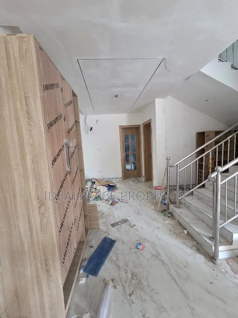 5bdrm Duplex in Adeniyi Jones for sale