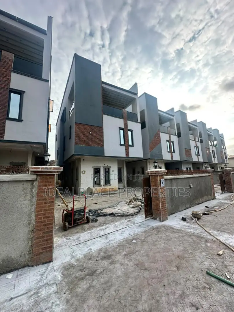 5bdrm Duplex in Opebi for sale