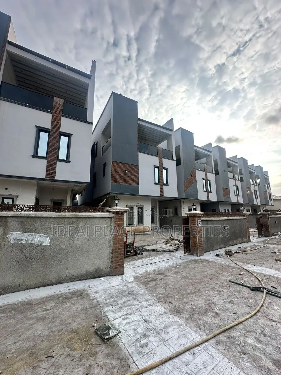 5bdrm Duplex in Opebi for sale