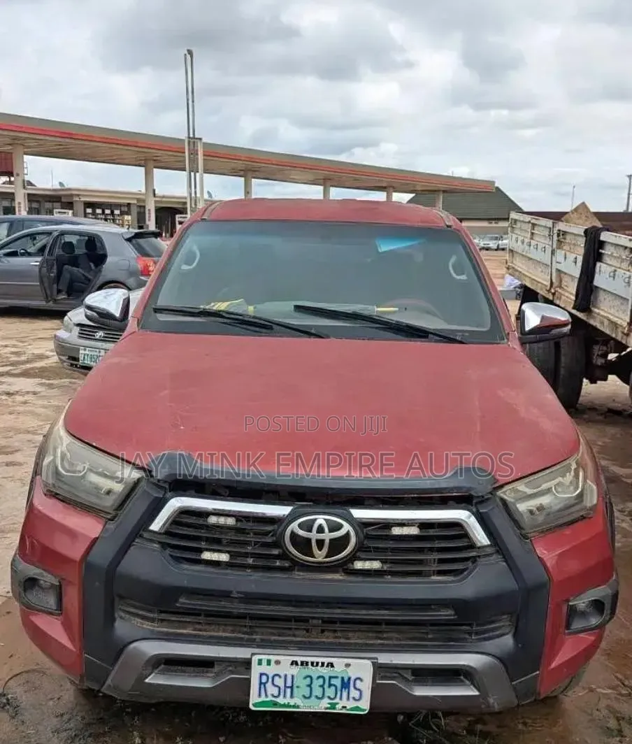 Toyota Hilux 2010 Red