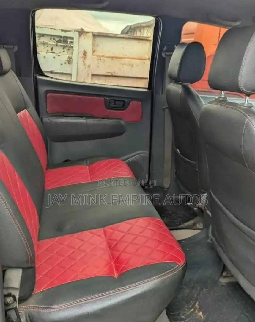 Toyota Hilux 2010 Red