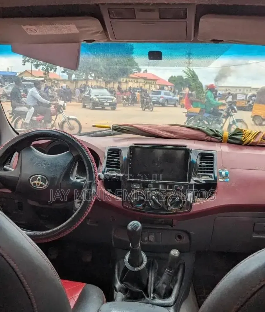 Toyota Hilux 2010 Red