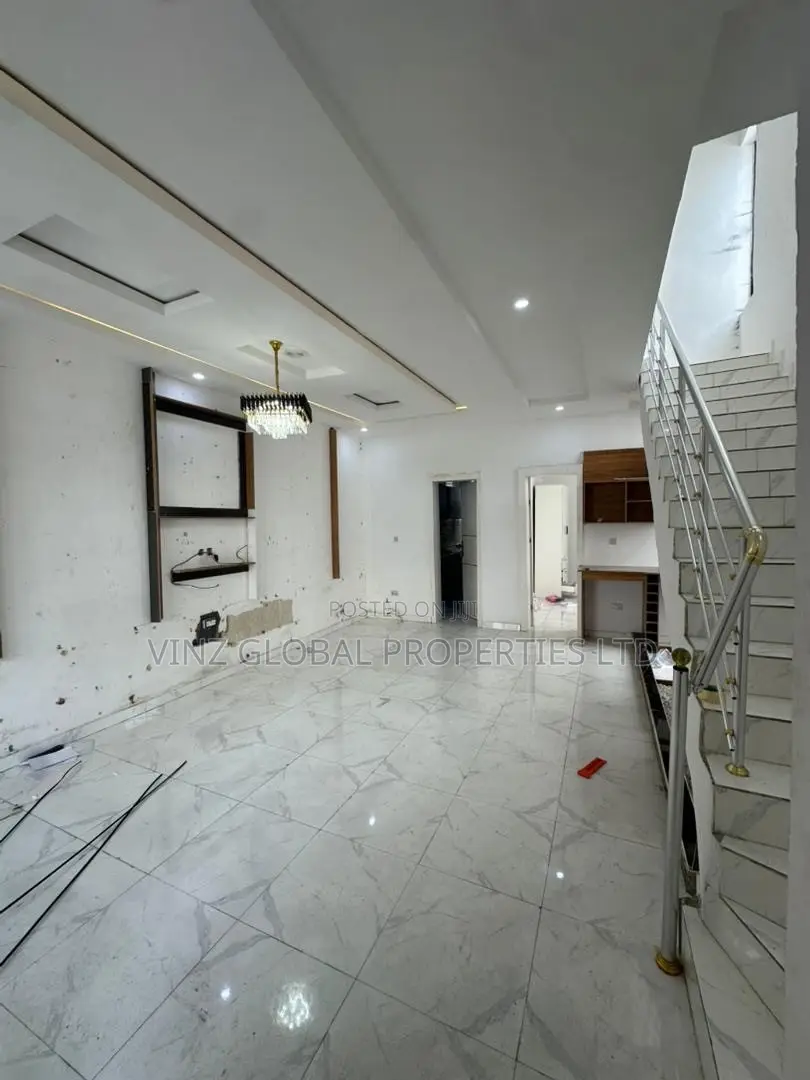3bdrm Duplex in Lekki for rent