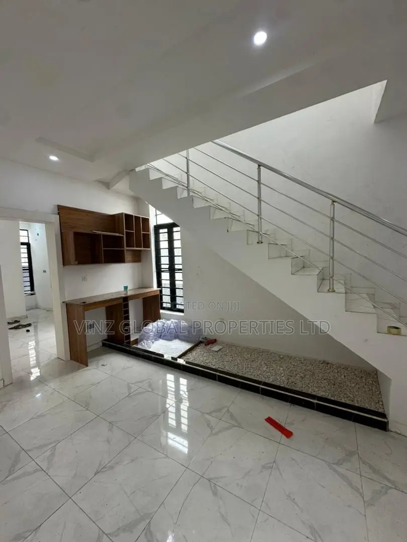 3bdrm Duplex in Lekki for rent