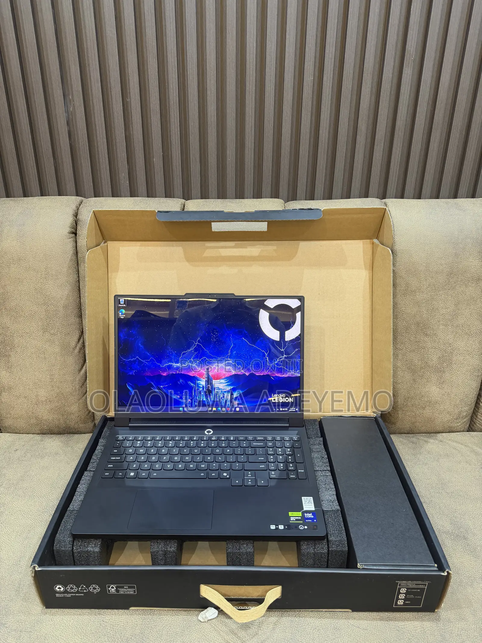 Laptop Lenovo Legion Pro 7 32GB Intel Core Ultra 9 SSD 2T