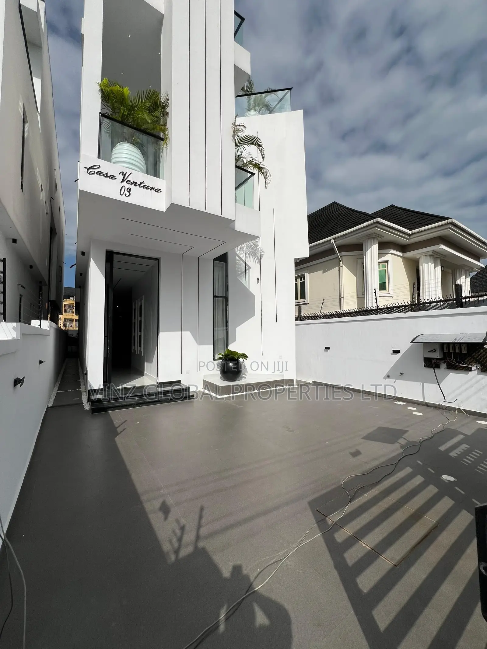 5bdrm Duplex in Lekki for sale