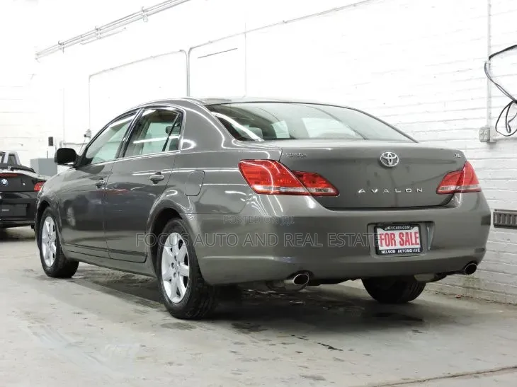 Toyota Avalon XLS Sedan FWD (3.5L 6cyl 6A) 2008 Gray