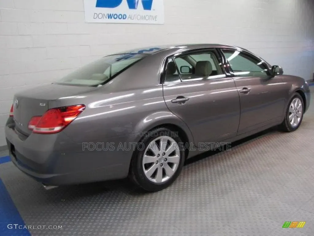 Toyota Avalon XLS Sedan FWD (3.5L 6cyl 6A) 2008 Gray