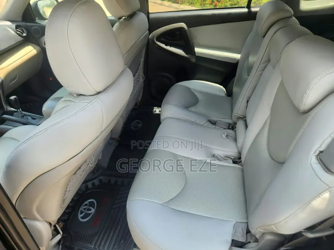 Toyota RAV4 2010 Black