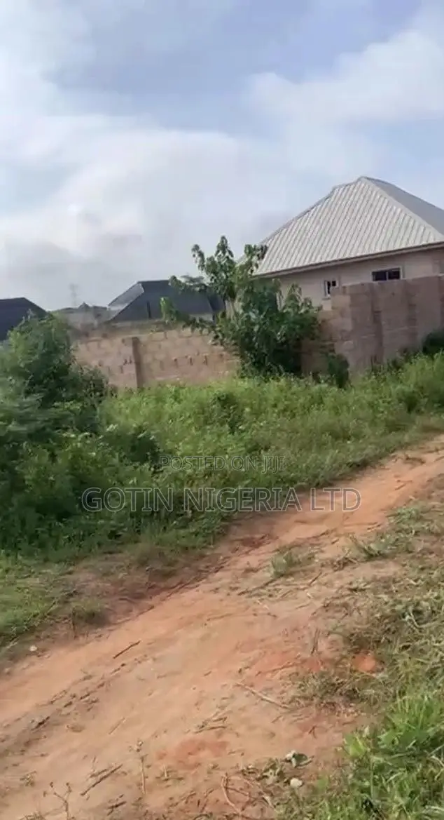 100×100ft Developed Plot Opposite Buvel Filling Station