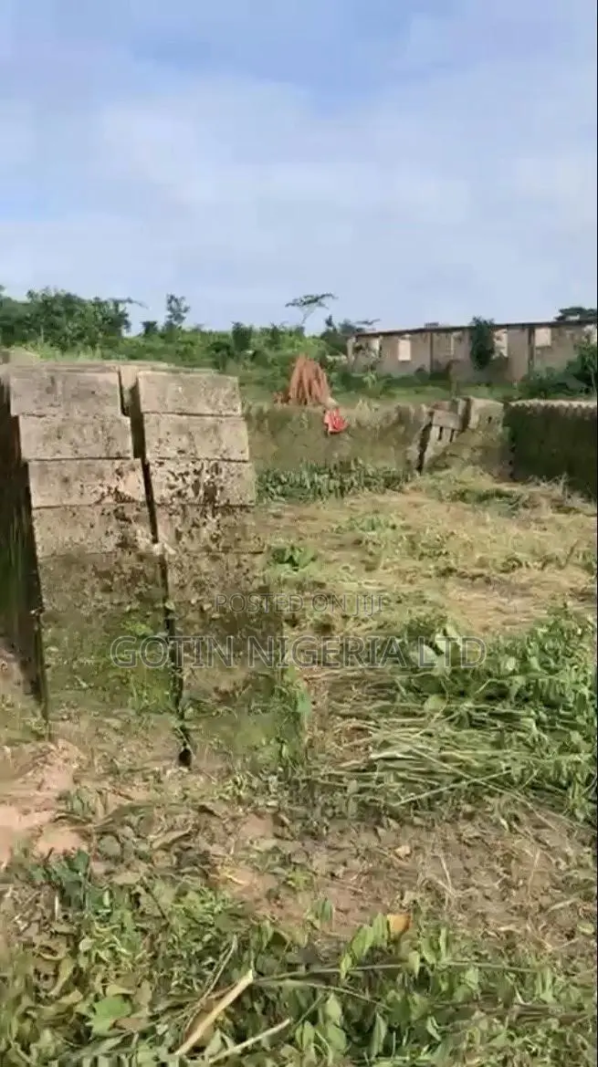 100×100ft Developed Plot Opposite Buvel Filling Station