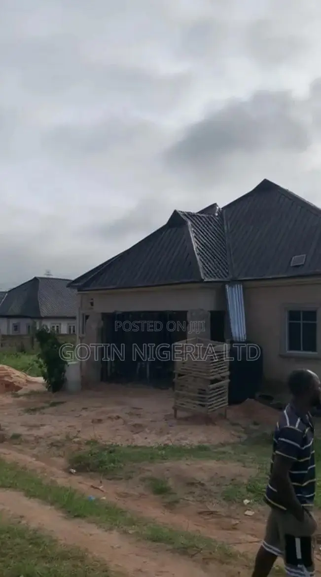 100×100ft Developed Plot Opposite Buvel Filling Station