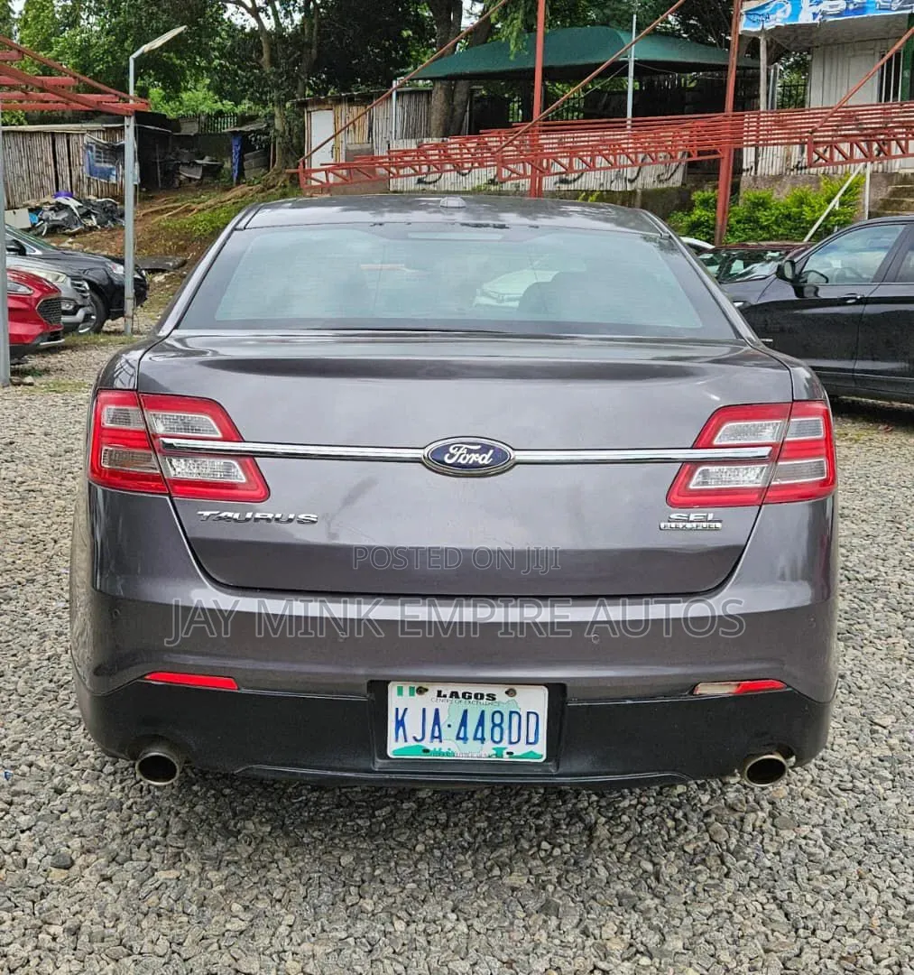 Ford Taurus 2015 Gray
