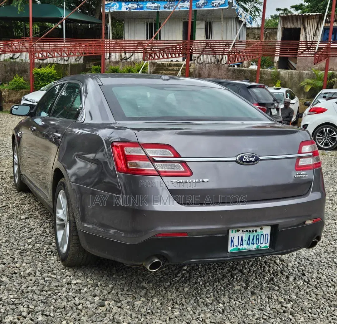Ford Taurus 2015 Gray