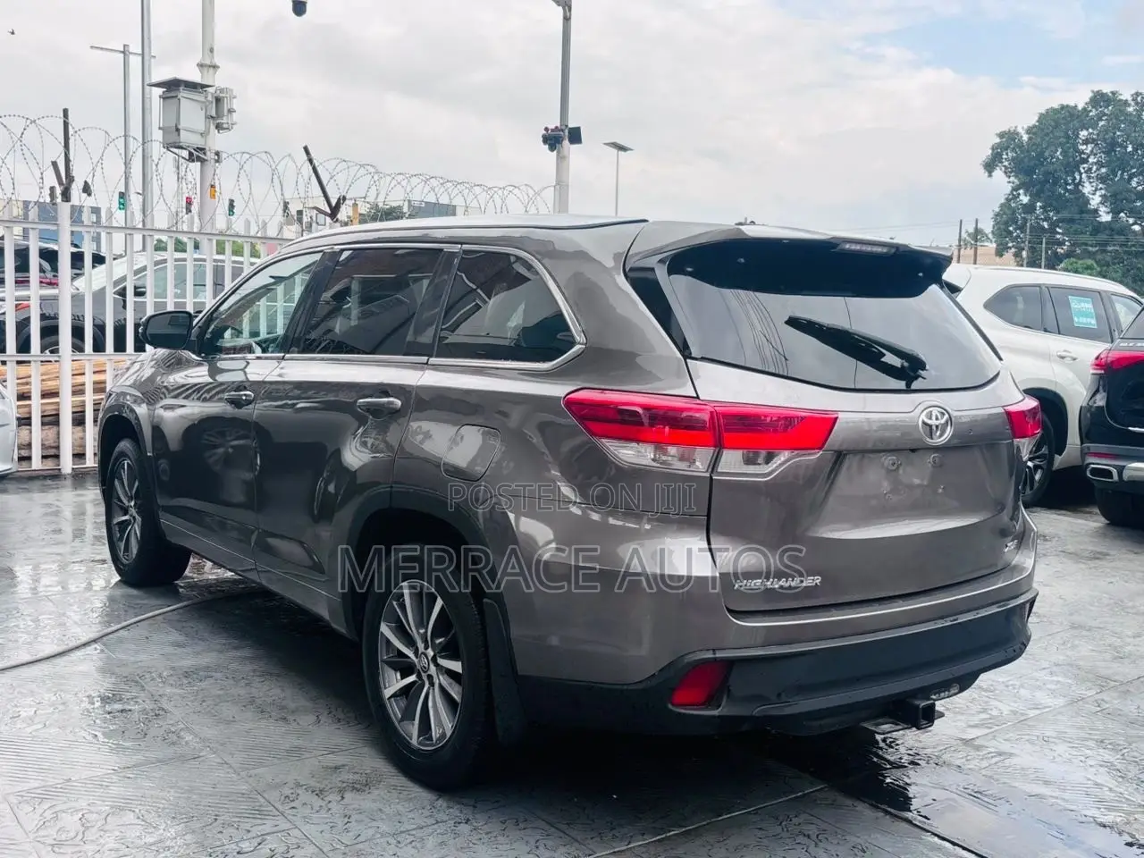 Toyota Highlander XLE 4x2 V6 (3.5L 6cyl 8A) 2018 Gray