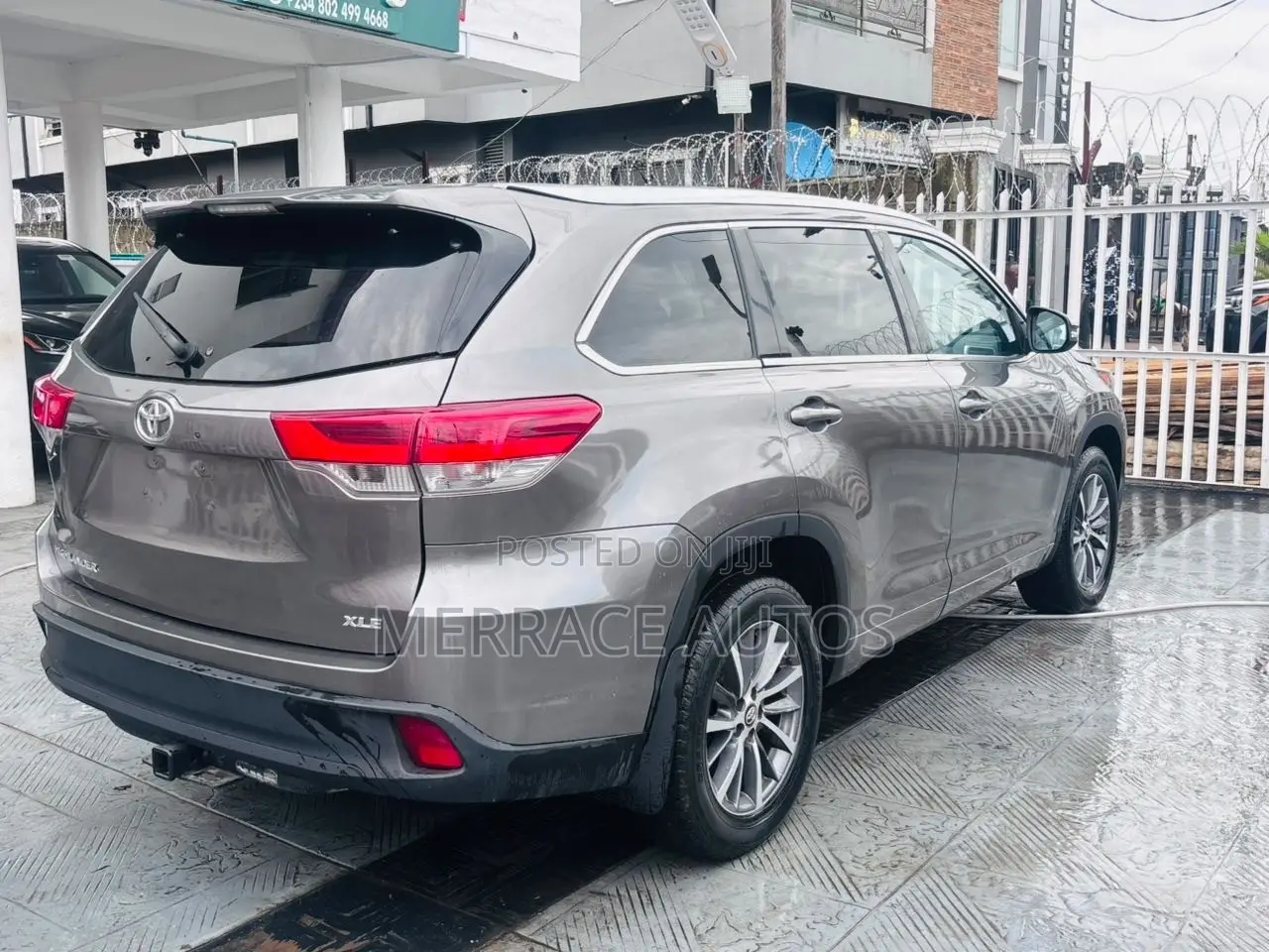 Toyota Highlander XLE 4x2 V6 (3.5L 6cyl 8A) 2018 Gray