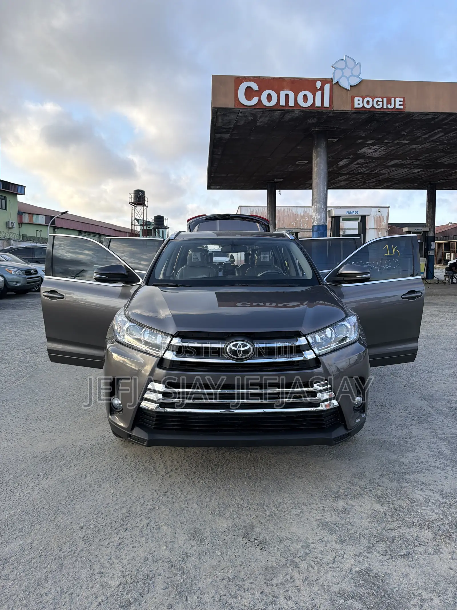 Toyota Highlander Limited Platinum 4dr SUV AWD (3.5L 6cyl 6A) 2014 Gray