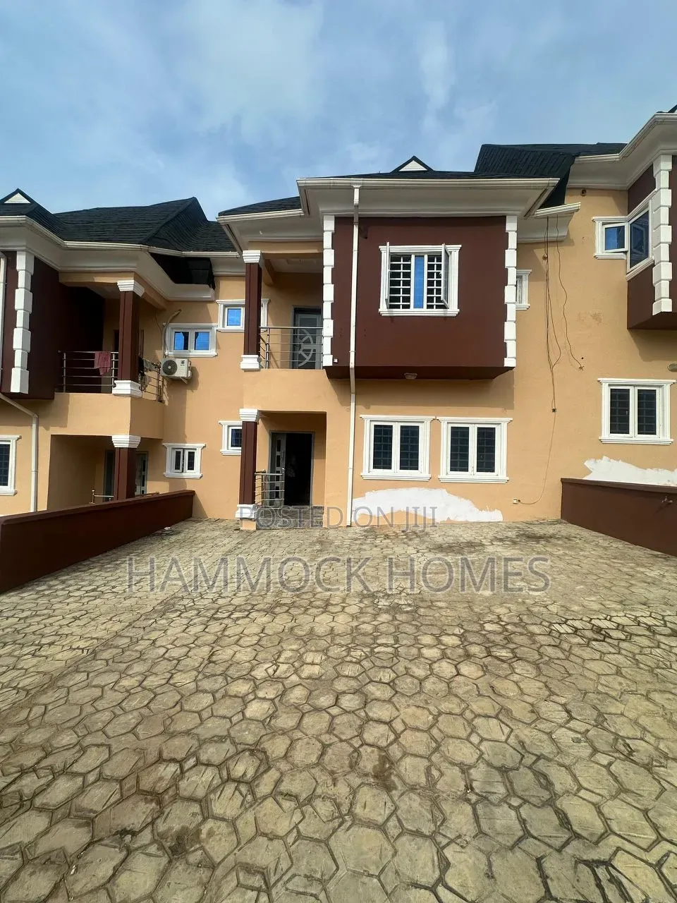 4bdrm Duplex in Jericho for rent