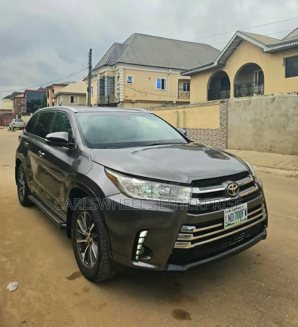 Toyota Highlander XLE 2019 Gray