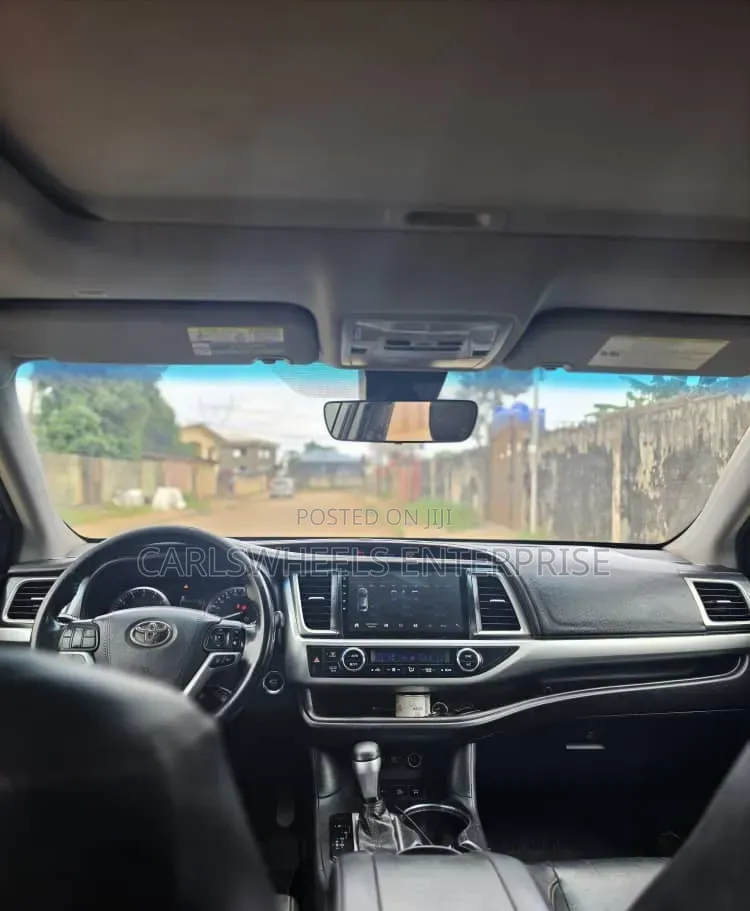 Toyota Highlander XLE 2019 Gray