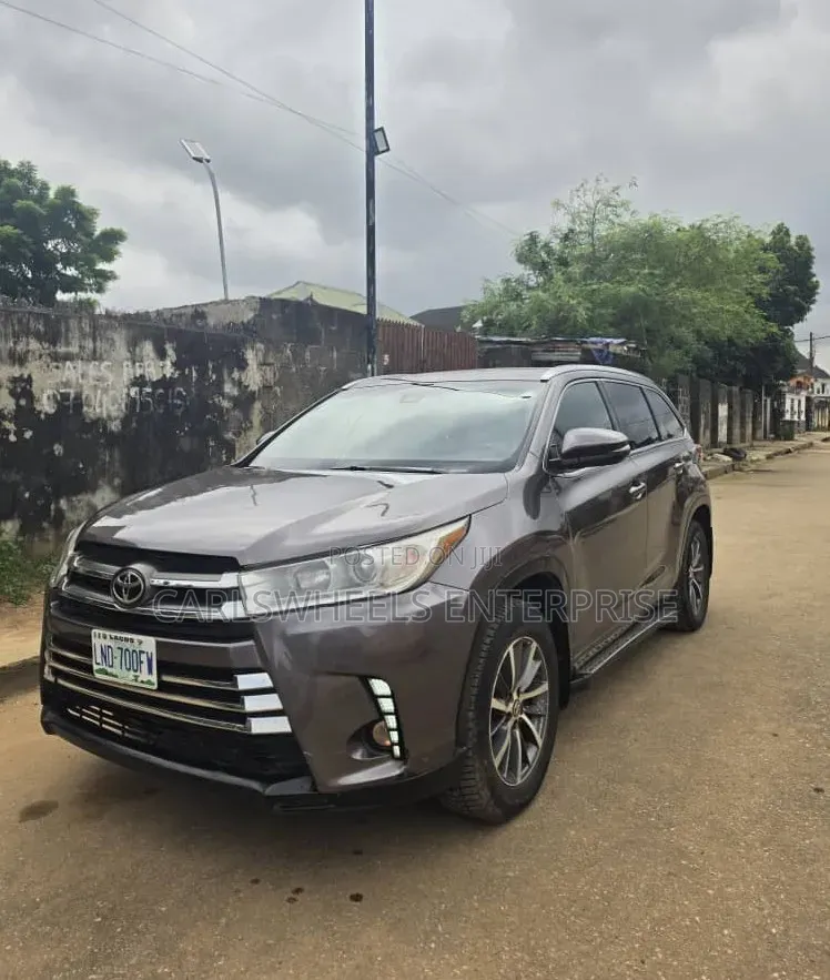 Toyota Highlander XLE 2019 Gray