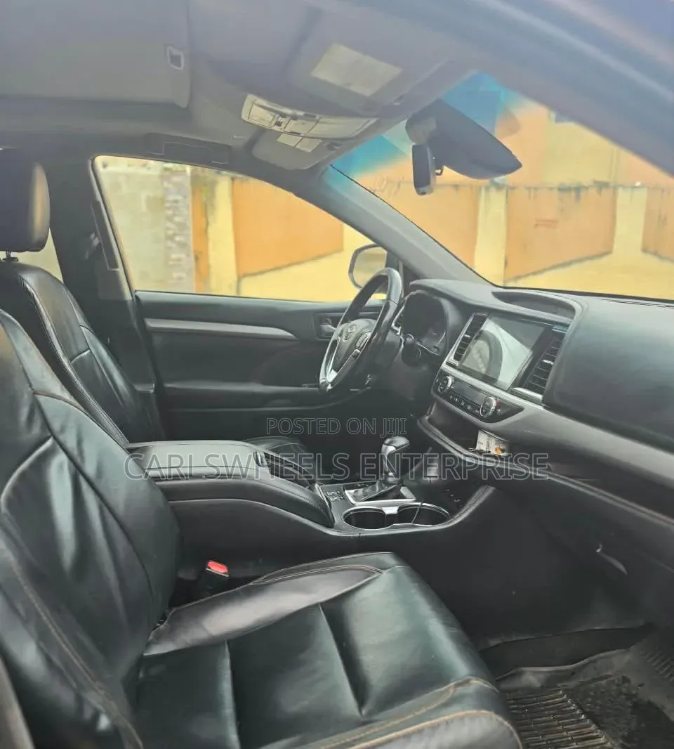 Toyota Highlander XLE 2019 Gray