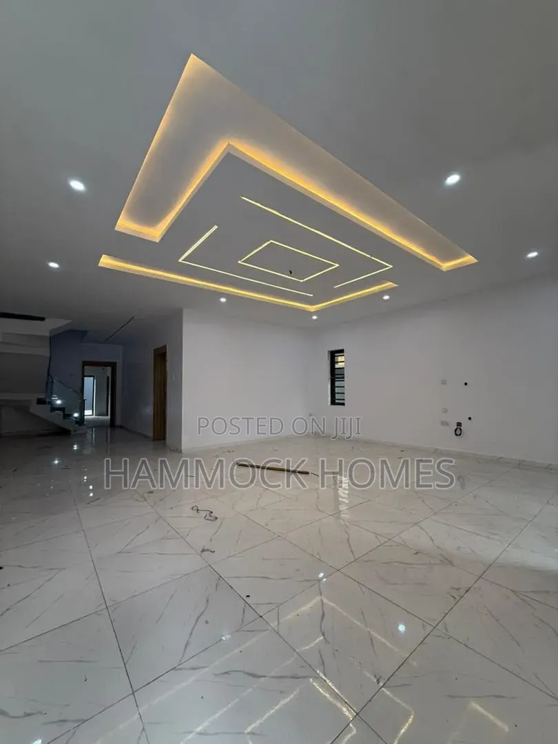 5bdrm Duplex in Akobo for sale