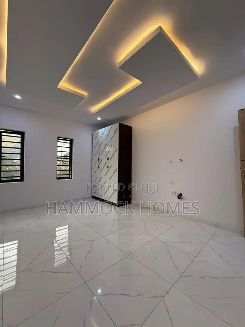 5bdrm Duplex in Akobo for sale