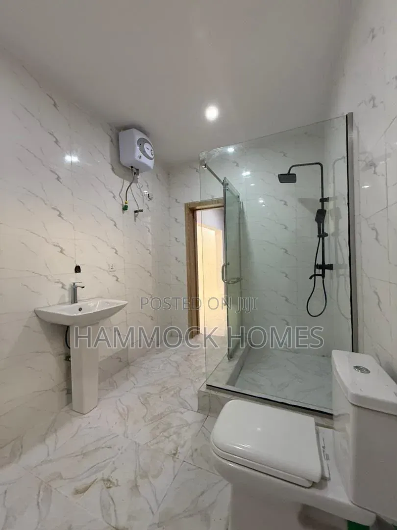 5bdrm Duplex in Akobo for sale