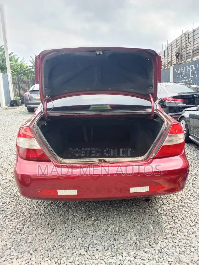 Toyota Camry LE 4dr Sedan (2.4L 4cyl 5M) 2004 Red