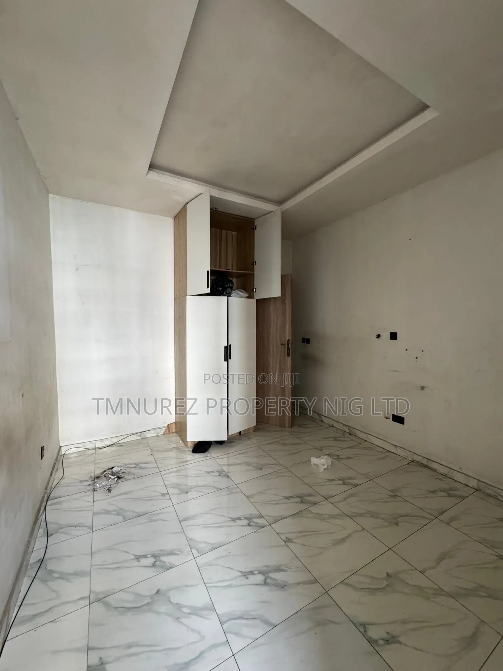 4bdrm Duplex in Chevron for rent