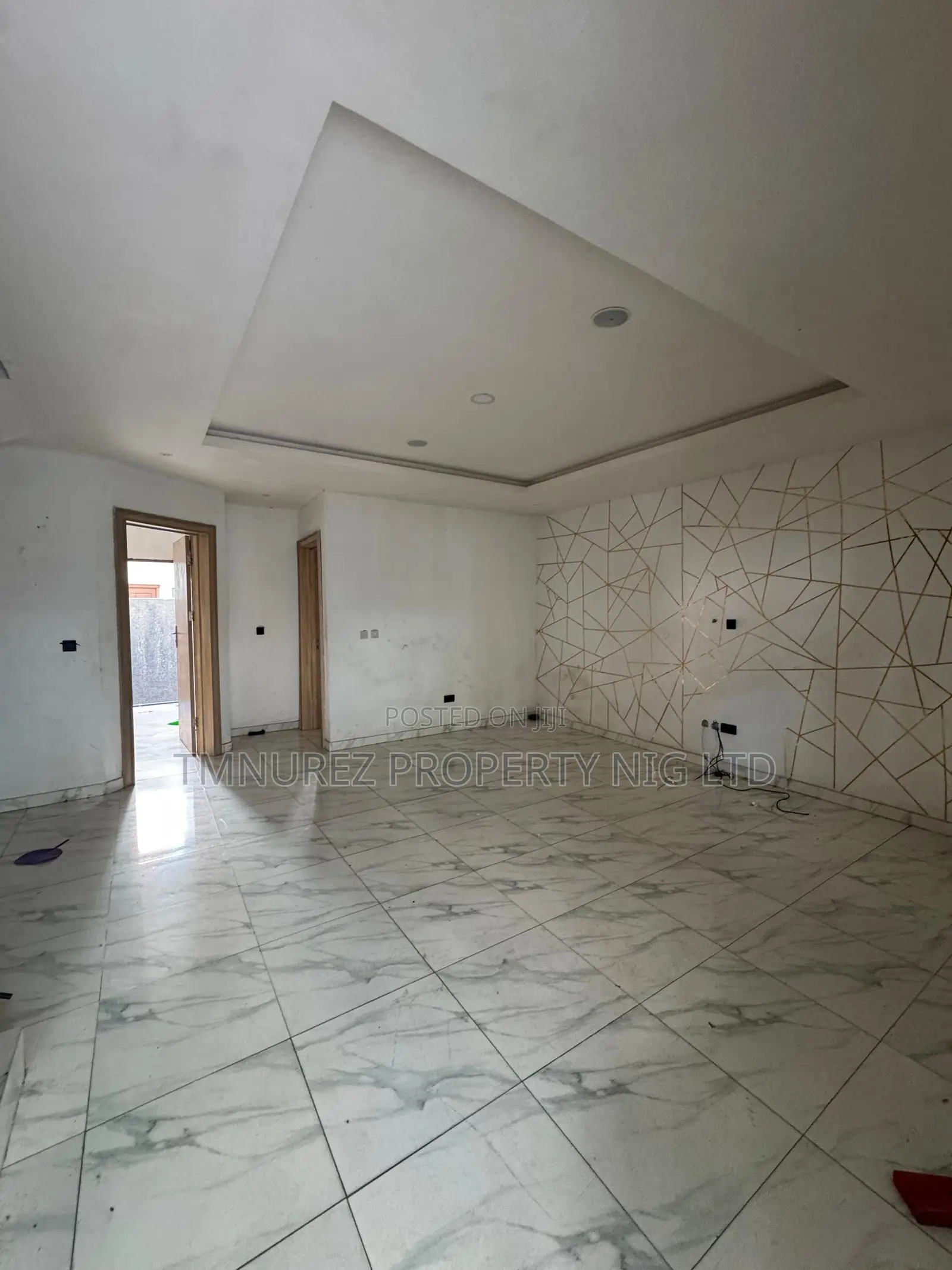 4bdrm Duplex in Chevron for rent