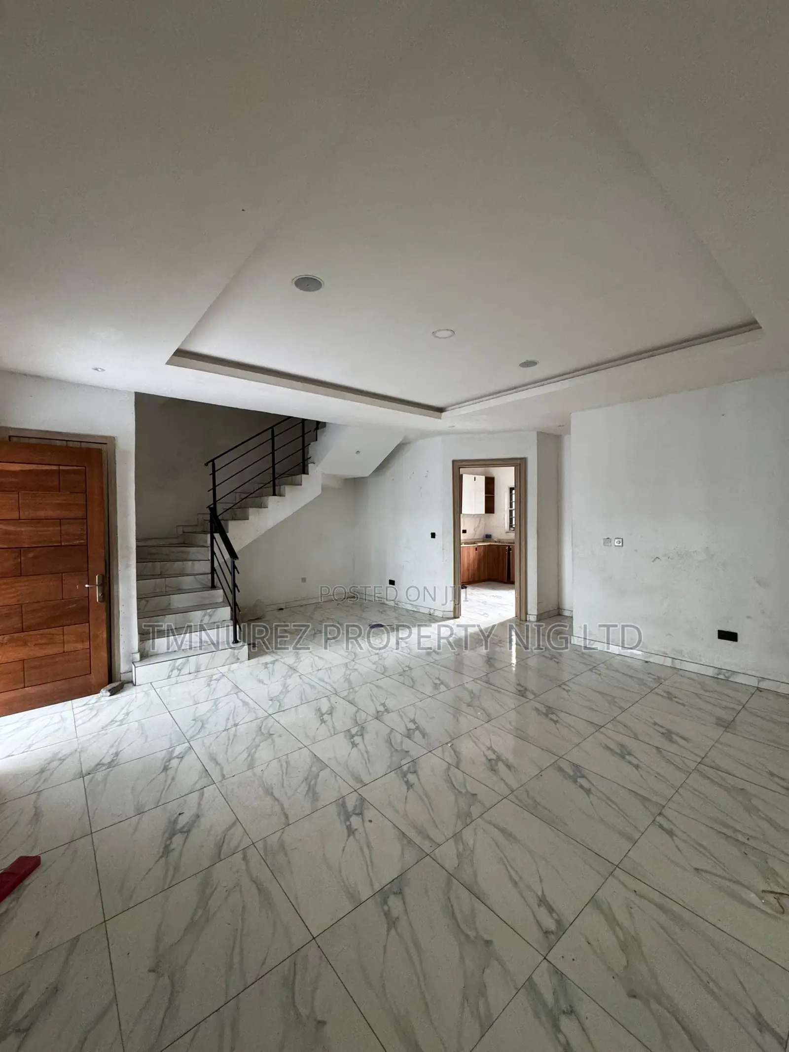 4bdrm Duplex in Chevron for rent