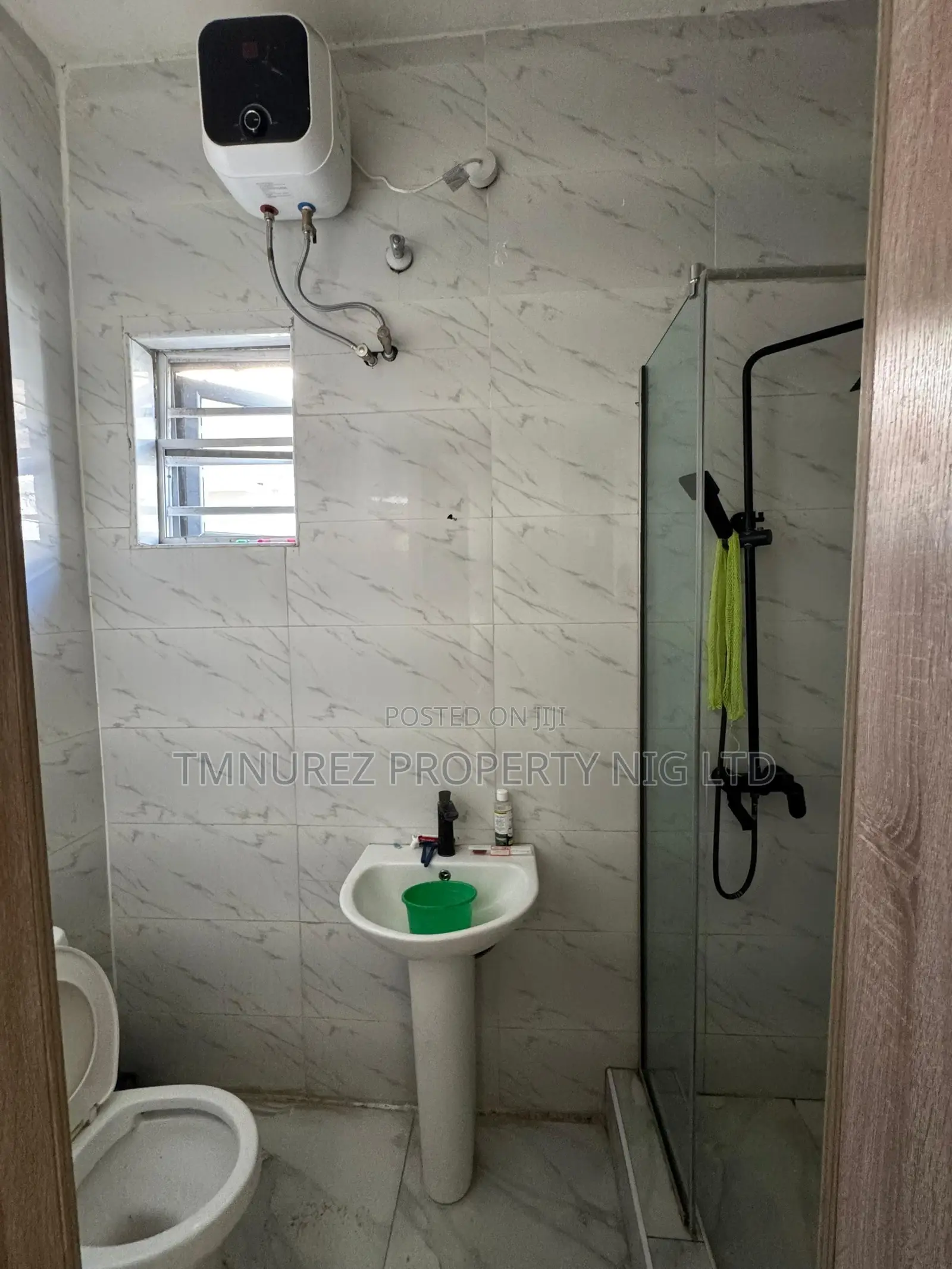 4bdrm Duplex in Chevron for rent